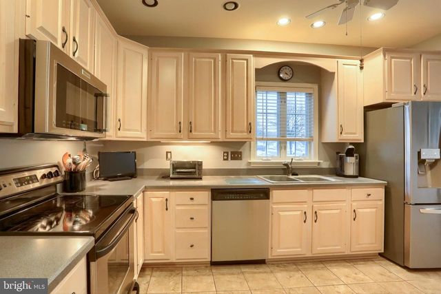 7748 GRAYBILL DR, Harrisburg, PA 17112