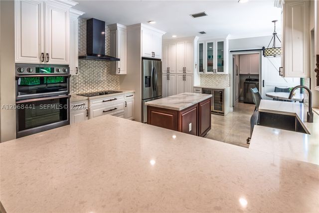 15600 NW 82nd Ct, Miami Lakes, FL 33016