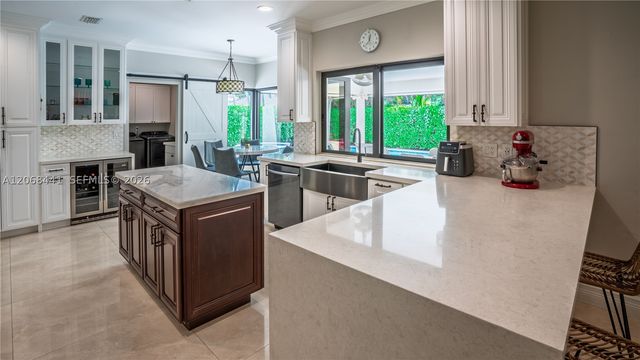 15600 NW 82nd Ct, Miami Lakes, FL 33016