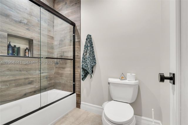 15600 NW 82nd Ct, Miami Lakes, FL 33016