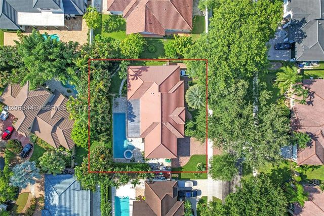 15600 NW 82nd Ct, Miami Lakes, FL 33016