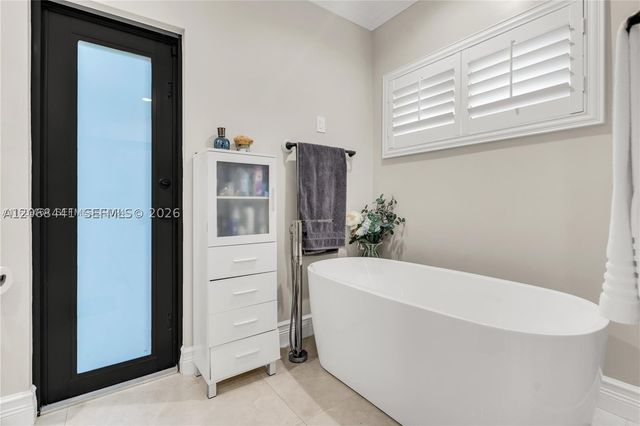 15600 NW 82nd Ct, Miami Lakes, FL 33016