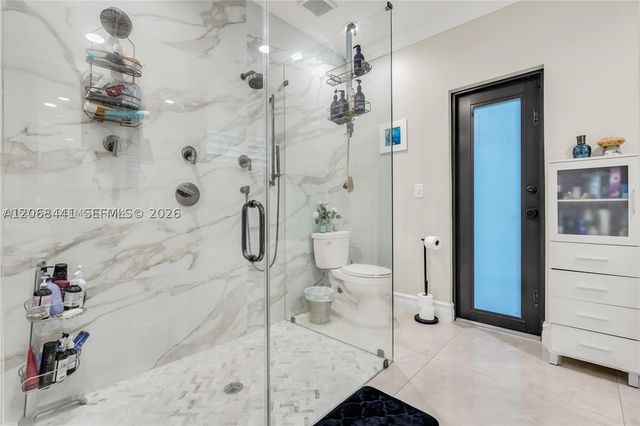 15600 NW 82nd Ct, Miami Lakes, FL 33016