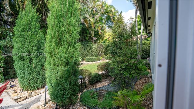 15600 NW 82nd Ct, Miami Lakes, FL 33016
