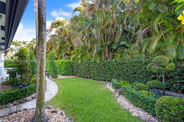 15600 NW 82nd Ct, Miami Lakes, FL 33016