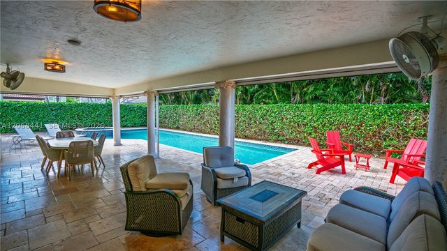 15600 NW 82nd Ct, Miami Lakes, FL 33016