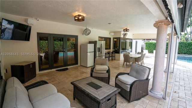 15600 NW 82nd Ct, Miami Lakes, FL 33016