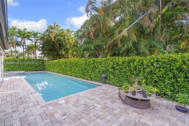 15600 NW 82nd Ct, Miami Lakes, FL 33016
