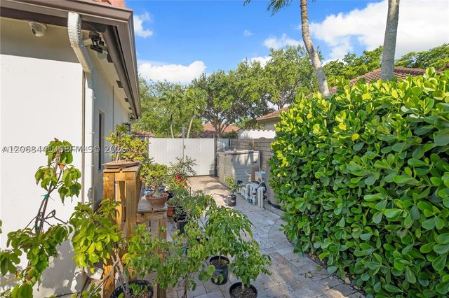 15600 NW 82nd Ct, Miami Lakes, FL 33016