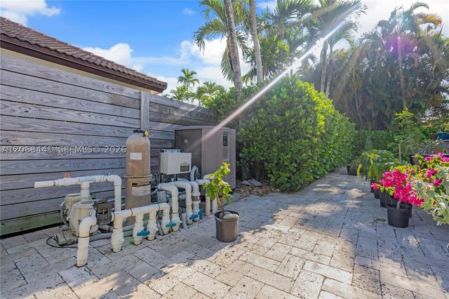 15600 NW 82nd Ct, Miami Lakes, FL 33016