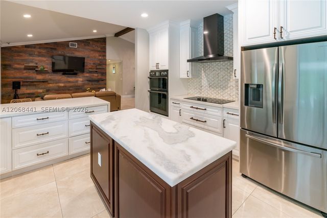 15600 NW 82nd Ct, Miami Lakes, FL 33016