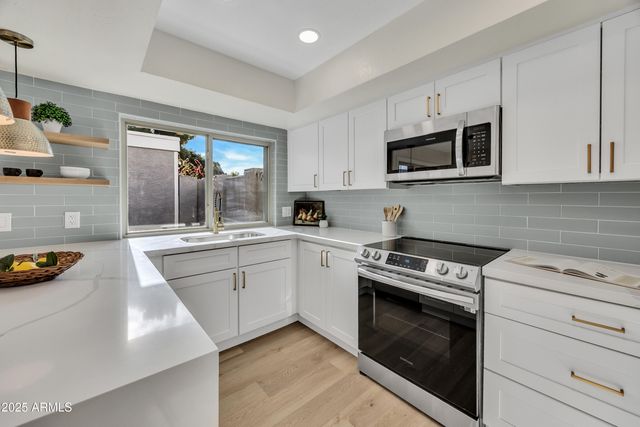 5009 W NEW WORLD Drive, Glendale, AZ 85302