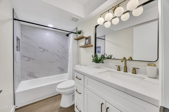 5009 W NEW WORLD Drive, Glendale, AZ 85302