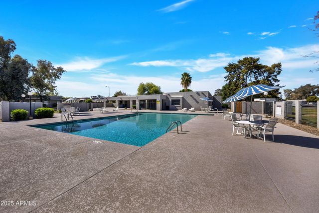 5009 W NEW WORLD Drive, Glendale, AZ 85302