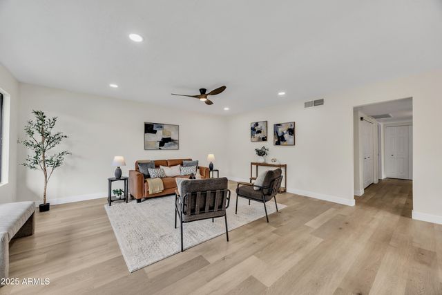 5009 W NEW WORLD Drive, Glendale, AZ 85302