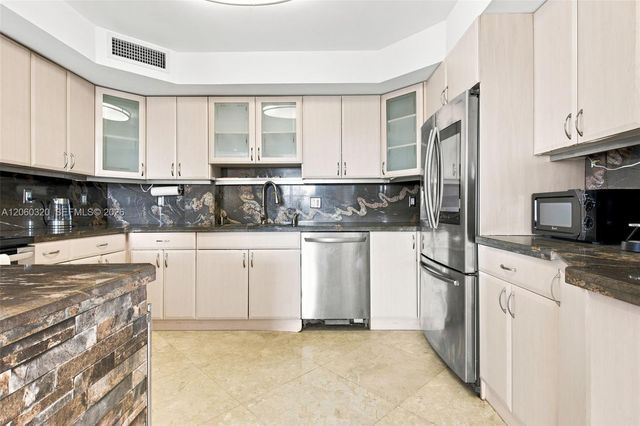 500 Bayview Drive 2121, Sunny Isles Beach, FL 33160