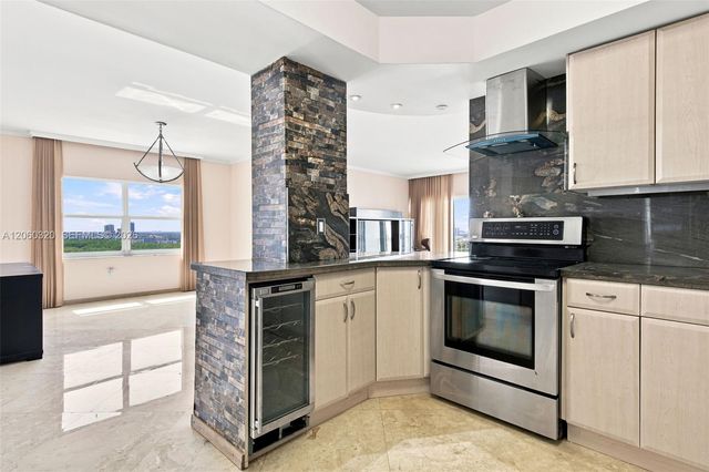 500 Bayview Drive 2121, Sunny Isles Beach, FL 33160