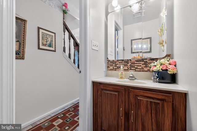 55 N STATE RD, Springfield, PA 19064