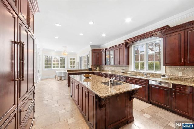 24 Tulip Tree Lane, Alpine, NJ 07620