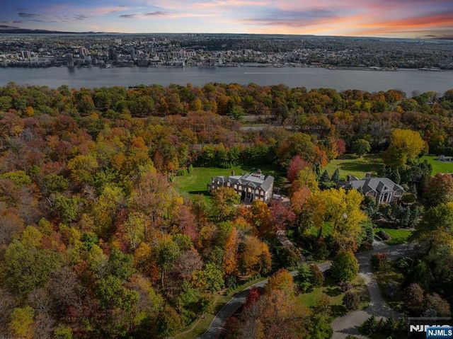 24 Tulip Tree Lane, Alpine, NJ 07620