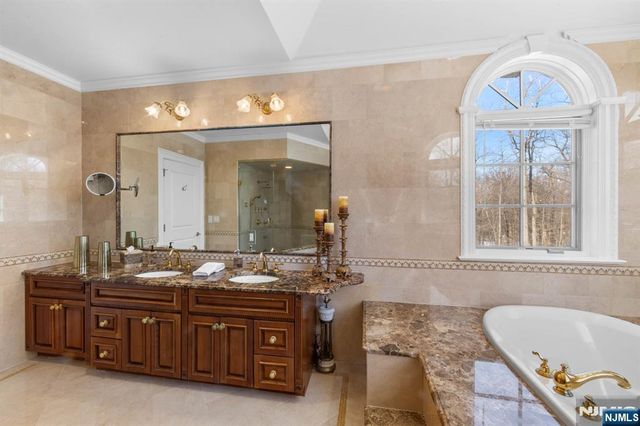 24 Tulip Tree Lane, Alpine, NJ 07620