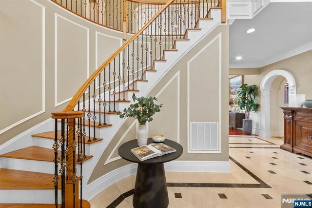 24 Tulip Tree Lane, Alpine, NJ 07620