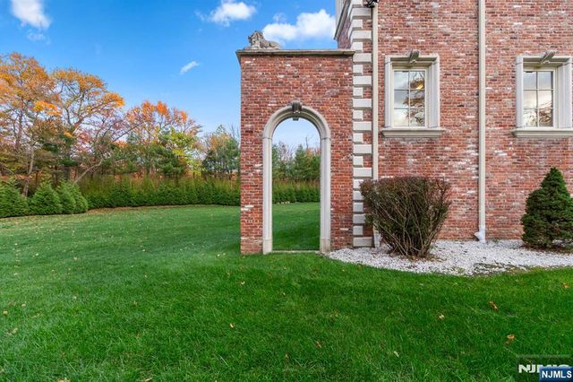 24 Tulip Tree Lane, Alpine, NJ 07620