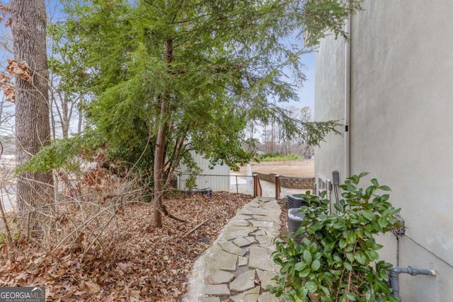 808 Valbrook Court SW, Lilburn, GA 30047