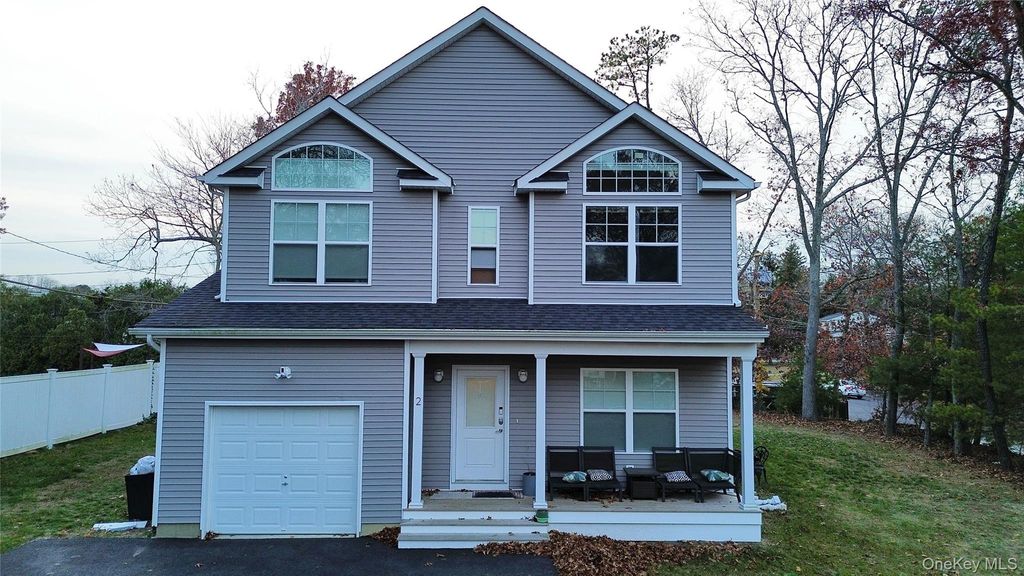 2 Winfield Davis Drive, Coram, NY 11727