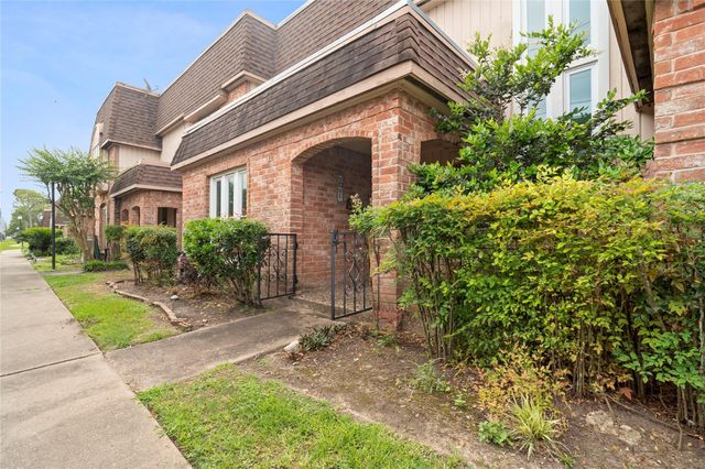 2938 Camelot Lane, Missouri City, TX 77459