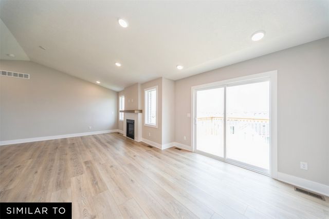 5520 NE Briarwood Drive, Ankeny, IA 50021