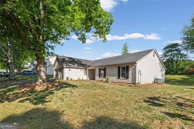 1194 Meadow Oaks Drive NW, Acworth, GA 30102