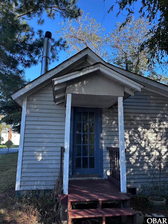 Image 14 of property listing at 415 N Light Street, Columbia, NC 27925