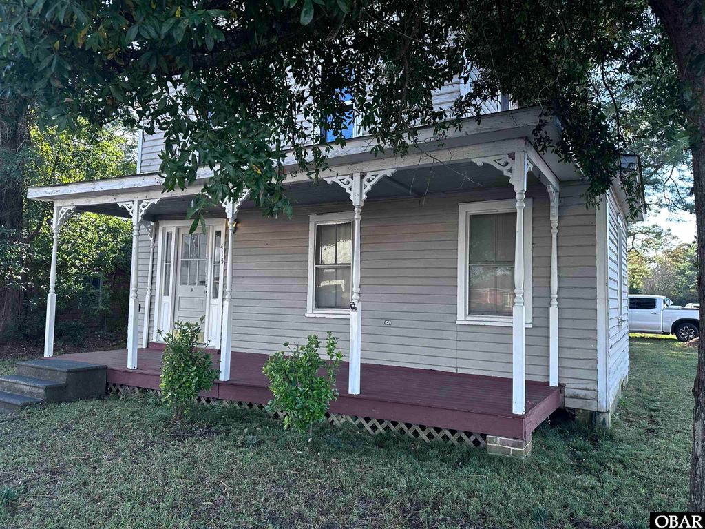 Image 3 of property listing at 415 N Light Street, Columbia, NC 27925