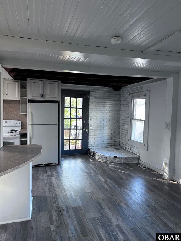 Image 27 of property listing at 415 N Light Street, Columbia, NC 27925