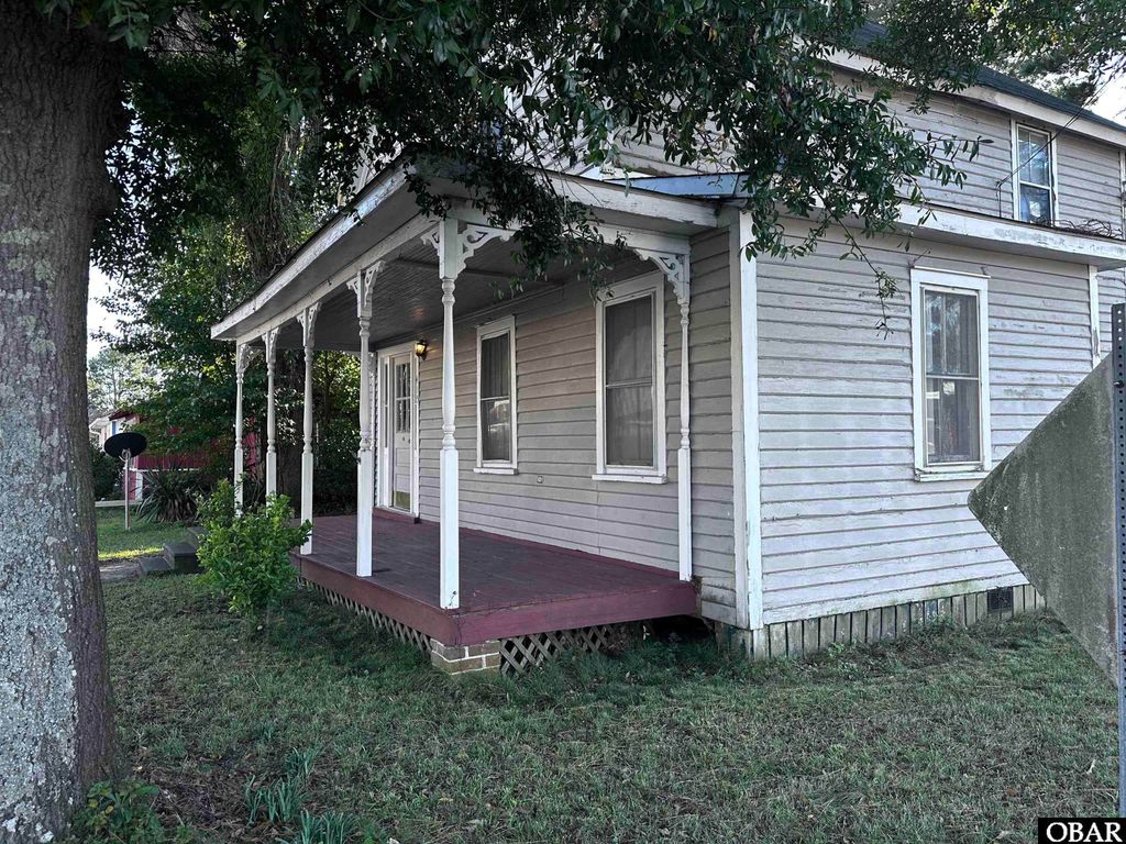 Image 4 of property listing at 415 N Light Street, Columbia, NC 27925