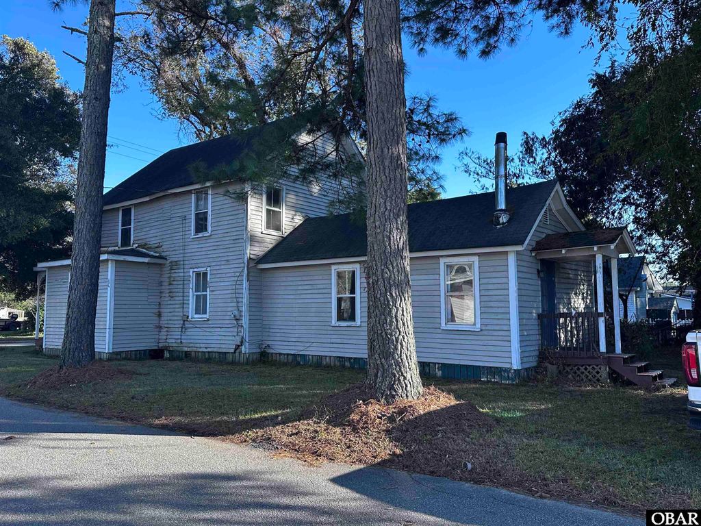 Image 7 of property listing at 415 N Light Street, Columbia, NC 27925