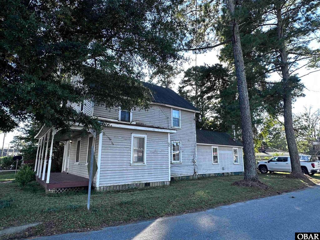 Image 8 of property listing at 415 N Light Street, Columbia, NC 27925