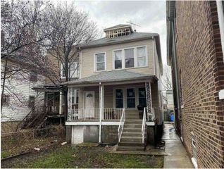 8613 S Houston Avenue, Chicago, IL 60617