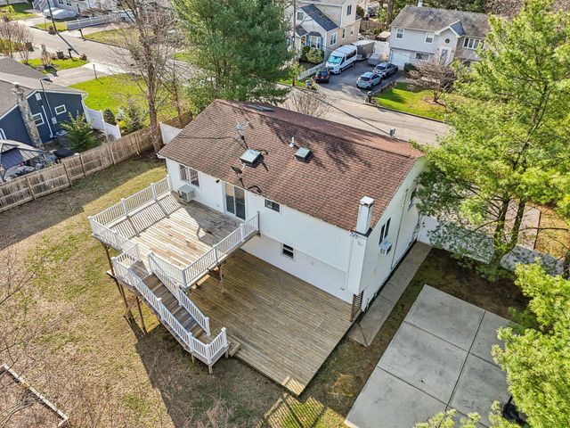 11 Dehan Street, Smithtown, NY 11787