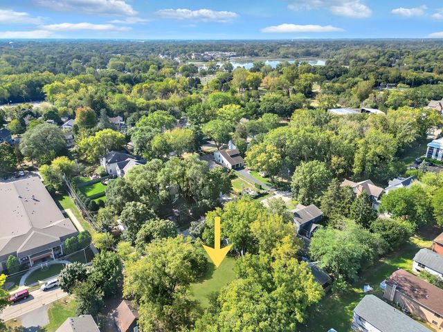 208 W Ellis Avenue, Libertyville, IL 60048