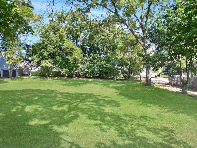 208 W Ellis Avenue, Libertyville, IL 60048