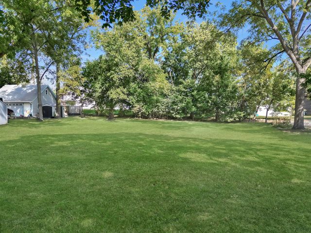 208 W Ellis Avenue, Libertyville, IL 60048