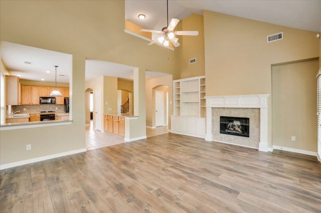 1010 Noble Avenue, Lantana, TX 76226