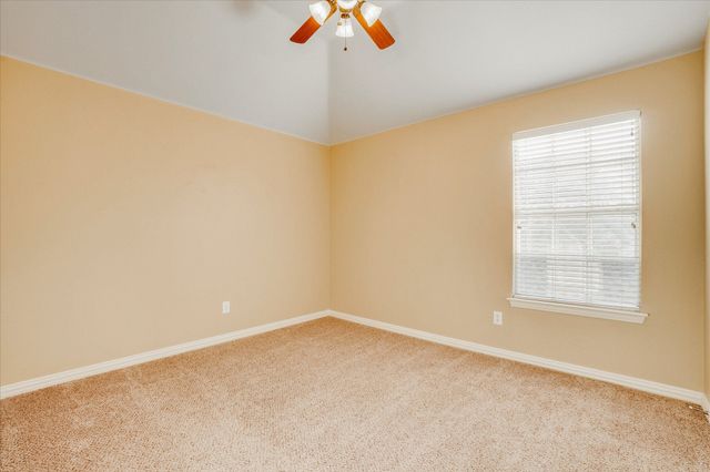 1010 Noble Avenue, Lantana, TX 76226