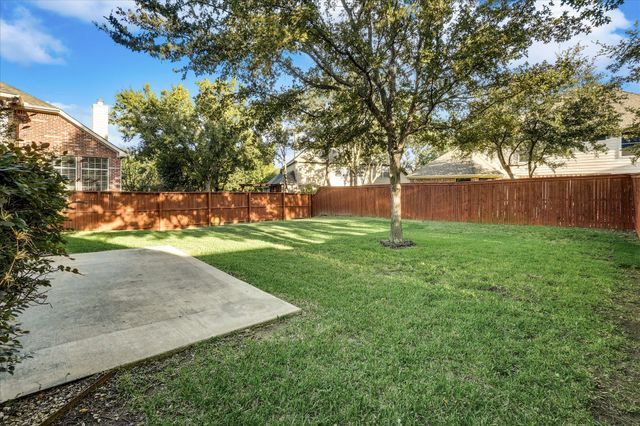 1010 Noble Avenue, Lantana, TX 76226
