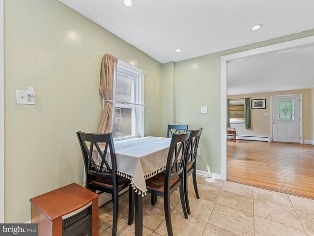 174 CRUM CREEK DR, Woodlyn, PA 19094