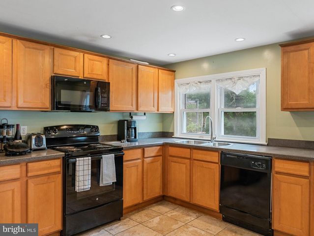 174 CRUM CREEK DR, Woodlyn, PA 19094