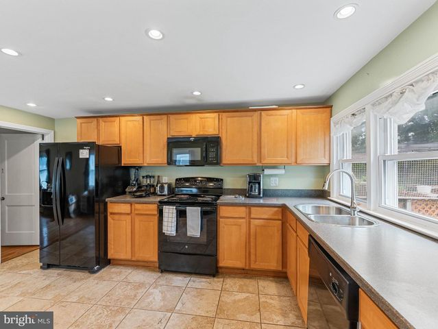 174 CRUM CREEK DR, Woodlyn, PA 19094