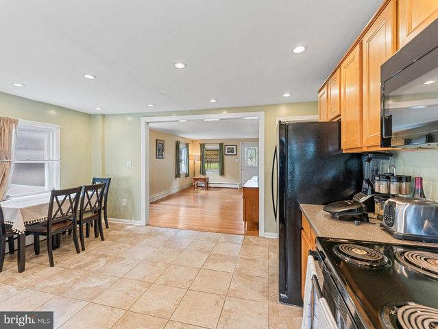 174 CRUM CREEK DR, Woodlyn, PA 19094